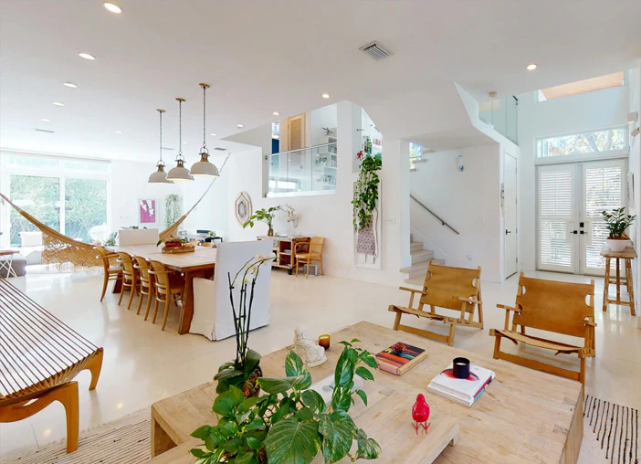 Aerial Recon Media Explore 298 W McIntyre St in 3D